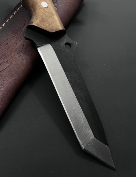 Handmade Full Tang Gut Hook Knife: Custom Engraved Hunting Knife - Image 4