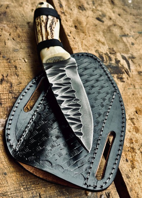 Handmade High Carbon Steel Skinner Knife: Stag Horn Handle, Leather Sheath - Image 2