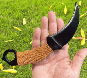 Obsidian Karambit Knife: Hand-Carved Curved Blade with Twine Handle